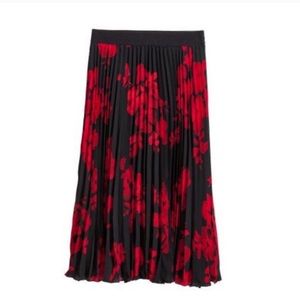 H&M Black & Red Floral Pleated Skirt